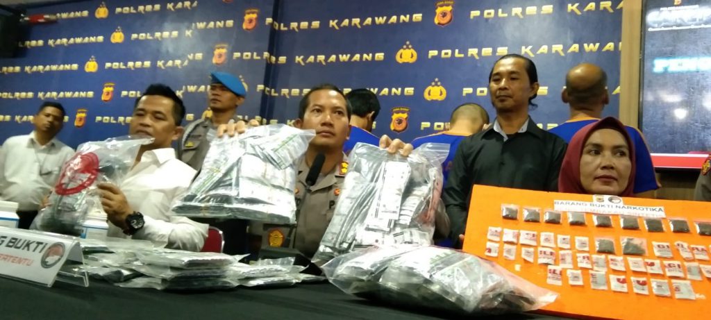 Polres karawang terus berperang dengan para pengedar obat obat terlarang