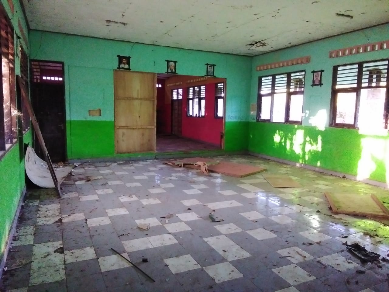 Diduga Terindikasi Korupsi, Pembangunan Sebagian Kelas Di SMPN 16 Makassar,Lembaga Konsultan Bantuan Hukum ( LKBH Makassr ),Akan Laporkan Temuan Ini Kepada Pihak Yang Berwajib.