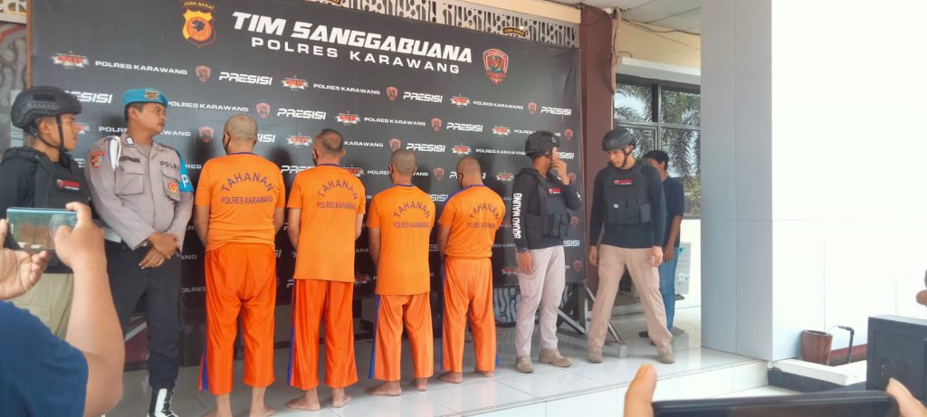 Polres Karawang kembali mengungkap sindikat pelamalsuan STNK dan BPKB kendaraan bermotor.
