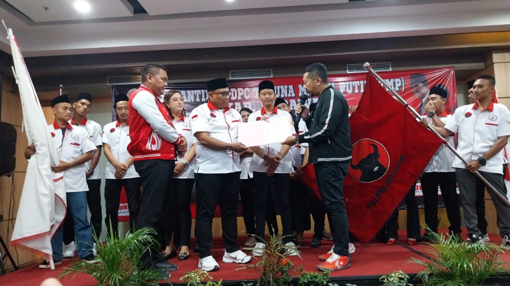 PDIP melantik sayap partai Taruna Merah Putih, yang ke 26 dari 27 Kabupaten seJawa Barat.