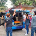 Tim Relawan YPN Membantu Mengevakuasi Warga kemelak Menuju RS Palembang Penderita Gagal Ginjal