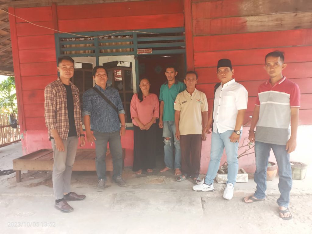 Tim Relawan YPN Bersama LSM Geram Banten Beri Solusi Bagi Warga Desa Pusar Kecamatan Baturaja Barat Kabupaten OKU
