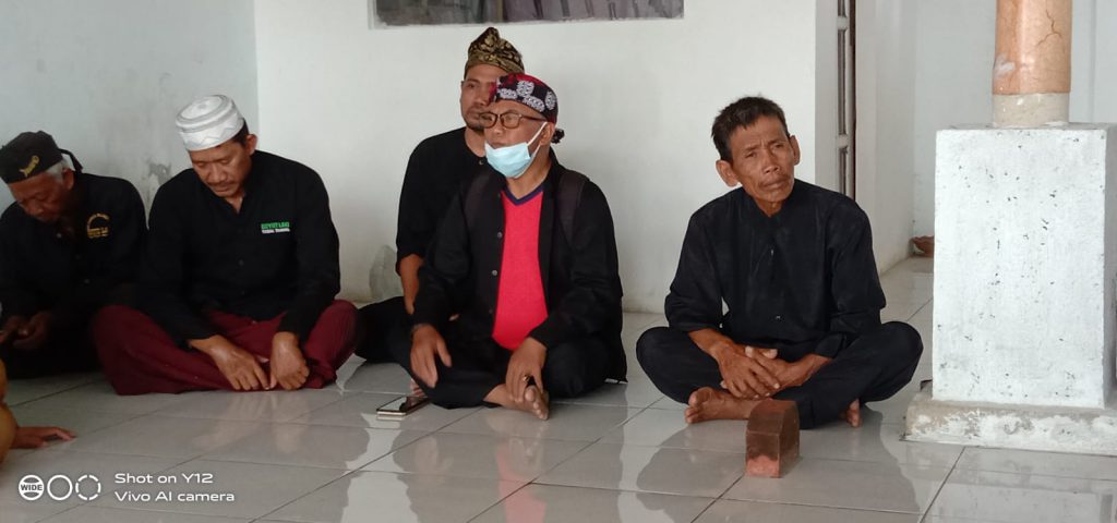 Atas Nama H.Ruhimat Bupati Subang Camat Blanakan Bersama Camat Legon Kunjungi Makom Karomah Ki Buyut Lawi.