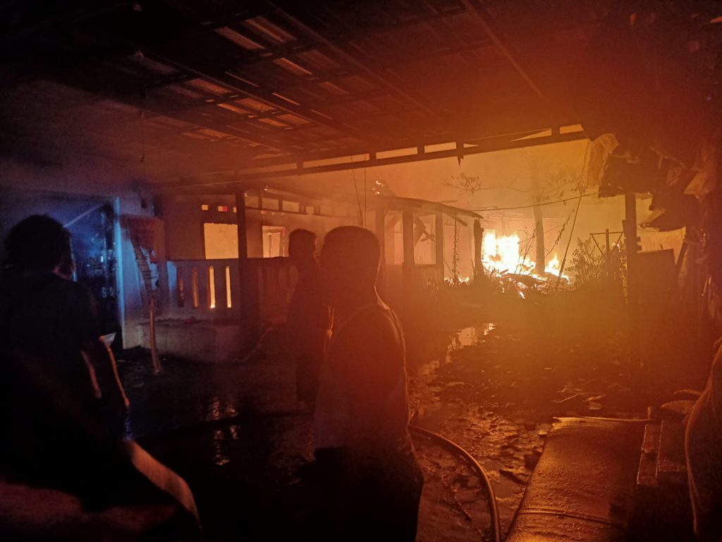 Sejumlah ruko di Karawang tepatnya di wilayah Nagasari Kecamatan Karawang Barat Kabupaten Karawang hangus terbakar