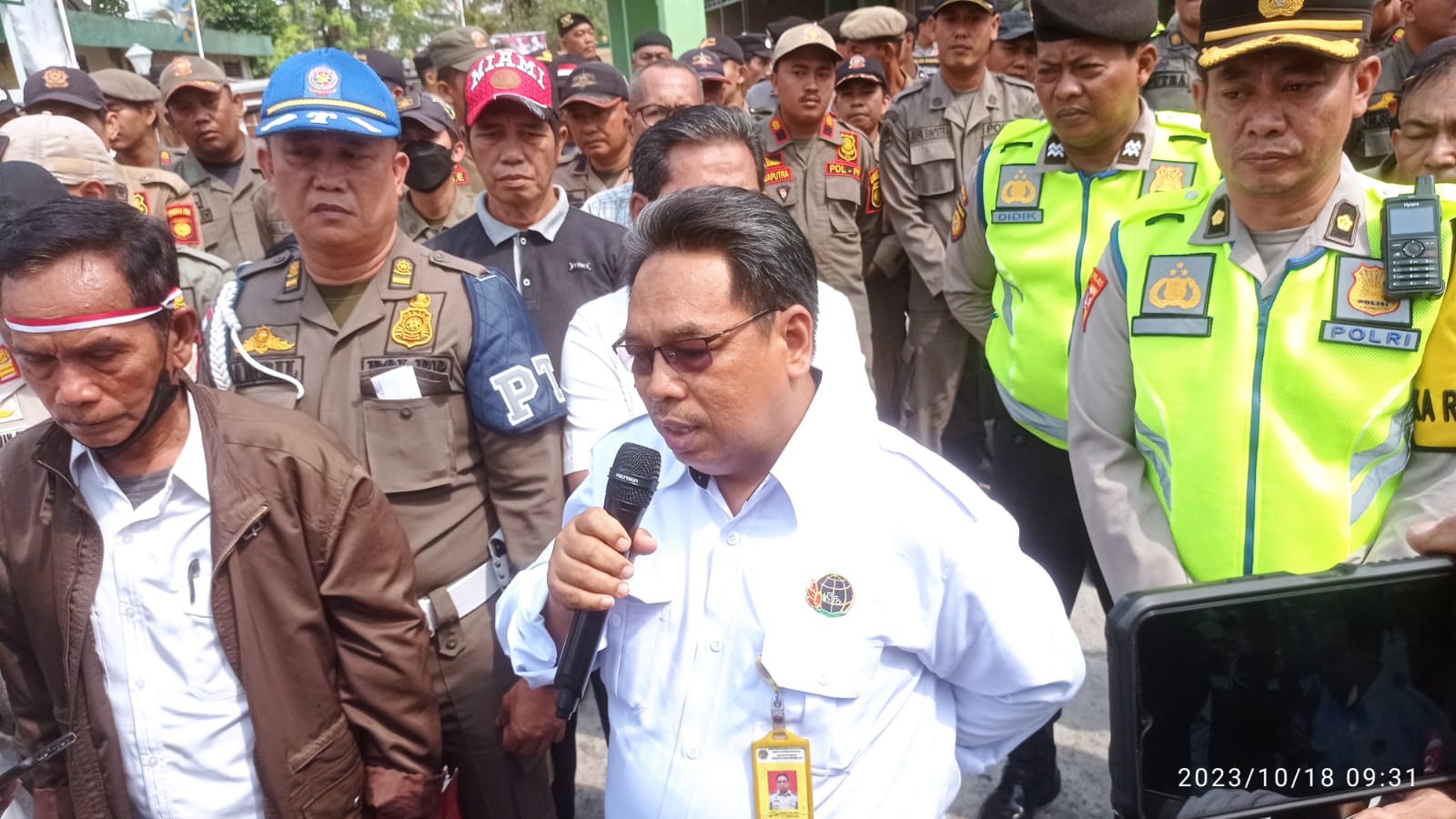 GABUNGAN MASYARAKAT EX KUD MINANGA OGAN BERSATU DAN RELAWAN ANTI MAFIA TANAH GELAR AKSI DAMAI DI BPN OKU DAN KEJAKSAAN NEGERI OKU.