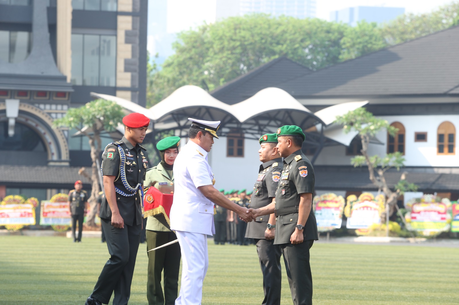 Tampuk Pimpinan Berganti, TNI AD Gelar Upacara Sertijab Kasad