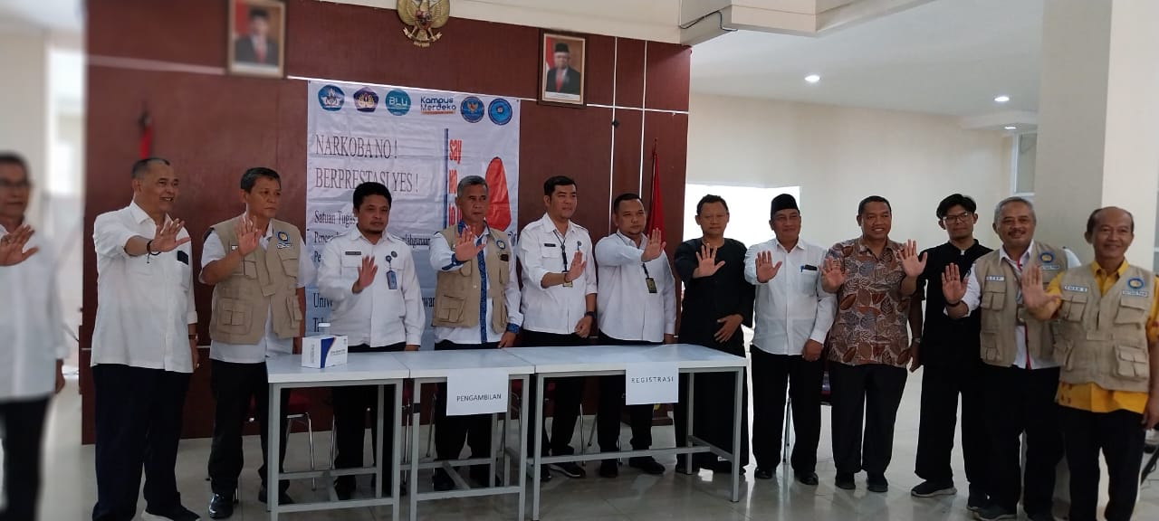 Badan Narkotika Nasional (BNN) Kabupaten Karawang melakukan sosialisasi bahaya penyalahgunaan narkoba kepada mahasiswa