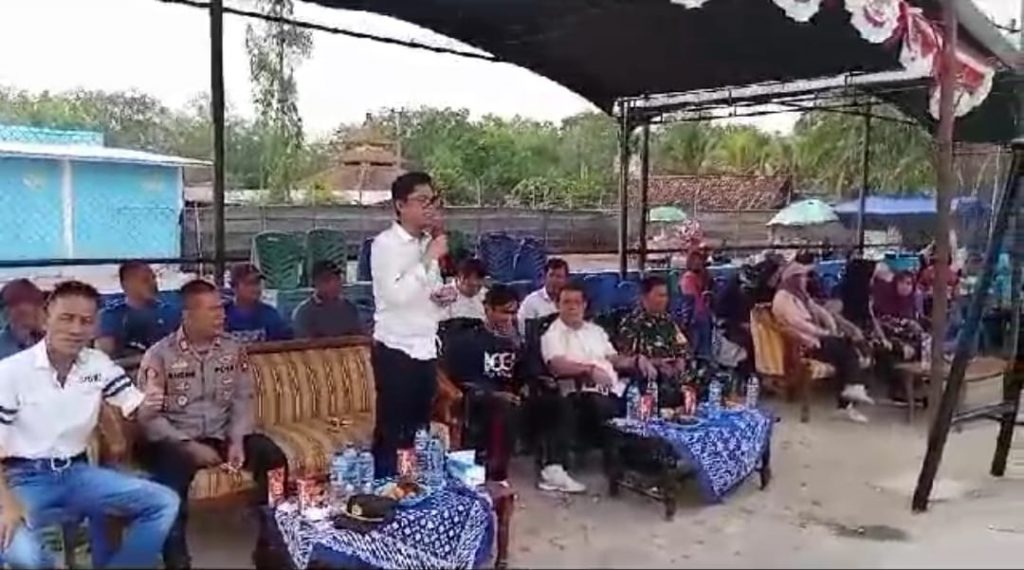 Yudi Purna Nugraha SH dan Mirza Gumay S.ip Buka Turnamen Bola Volly Desa Penilikan Sp 4, Peninjauan Kabupaten Oku Sumsel