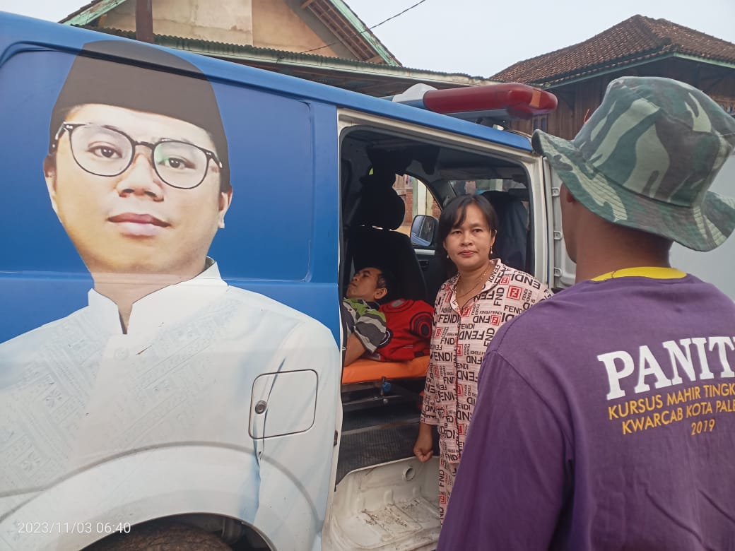 Relawan YPN Melakukan Penjemputan Dan Pengantaran Warga Desa Bumi Kawa Lengkiti Penderita Kanker Ke Palembang