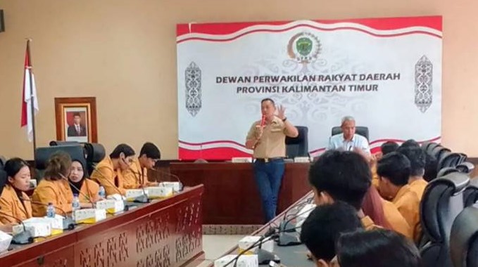 Wakil Ketua DPRD Provinsi Kalimantan Timur Edukasi Politik Santun Kepada Mahasiswa UNMUL