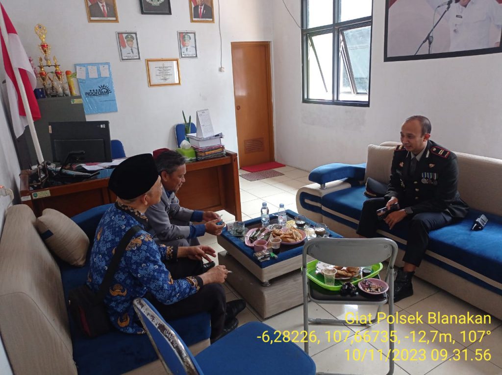 KAPOLSEK BLANAKAN GIAT PATROLI DIALOGIS SAMBANG DENGAN CAMAT BLANAKAN DAN KEPALA UPTD PERTANIAN KECAMATAN BLANAKAN UNTUK SELALU MENJAGA KAMTIBMAS
