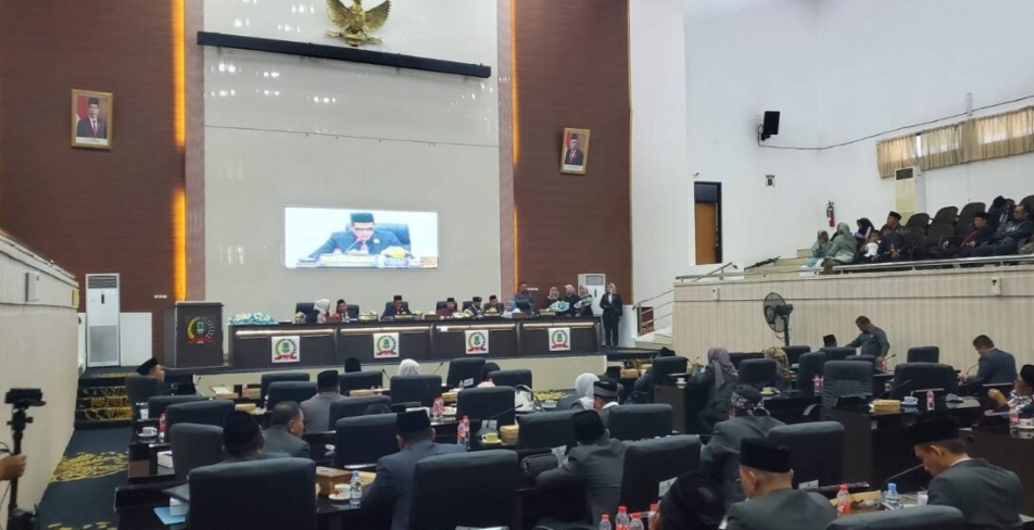 Melalui Paripurna DPRD, Aep Syaepuloh Didaulat Selaku Plt Bupati Karawang