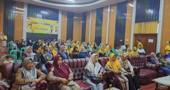 Kantor DPD Golkar di serbu the power of emak emak?