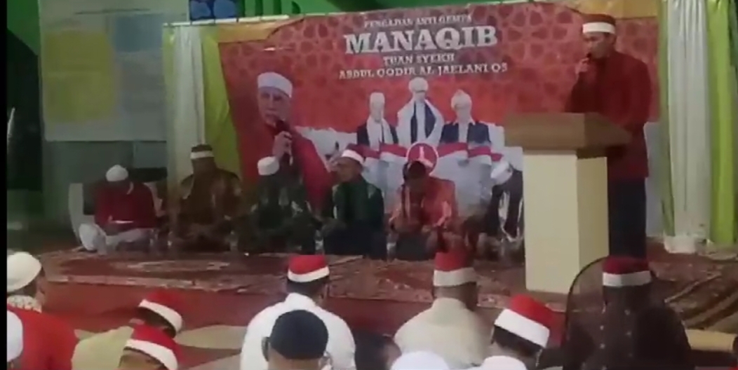 YAYASAN AT TAUBAH KAUM KARAWANG.  ADAKAN ZDIKIR MANAQIB.  TUAN SYEIKH ABDUL QODIR AL JAELANI QS .