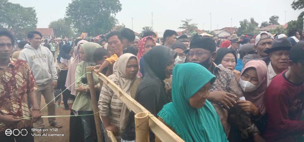 Warga Antusias Datang Ke TPS Dalam melaksanakan Pencoblosan Pilkades Desa Blanakan.