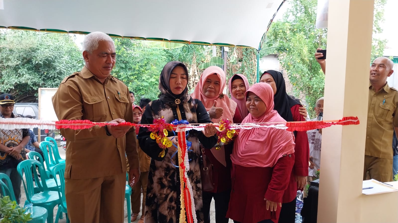 Acara silaturahmi dan peresmian gedung Posyandu Dahlia 12, di resmikan oleh Lurah Desa Wadas Kec Telukjambe Timur, H Jujun junaedi, SH