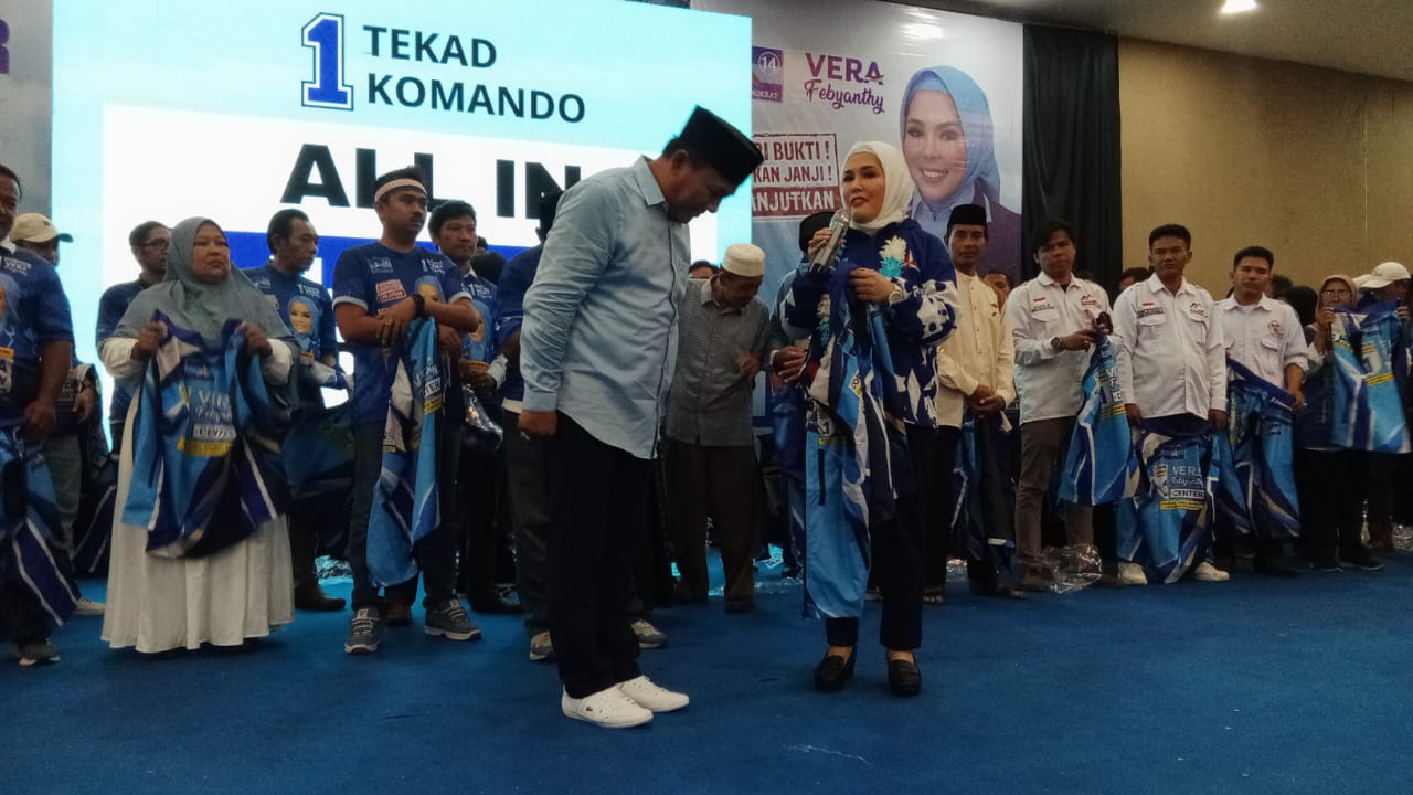 RAPATKAN BARISAN BAGI RELAWAN KANG JIMMY BERSAMA VERA Febyanthy