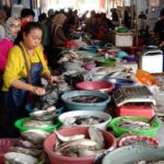 Jelang Pergantian Tahun Baru 2024 Pelelangan Ikan KUD Mina Fajar SIDIk Blanakan Banyak Di Buru Para Pengunjung Dari Luar Daerah