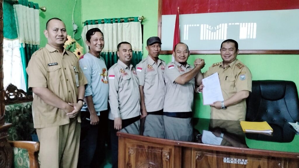 Pengurus DPC LSM Elang Mas OKU Silaturahmi Sekaligus Audiensi Dengan Plt Kaban Kesbangpol OKU