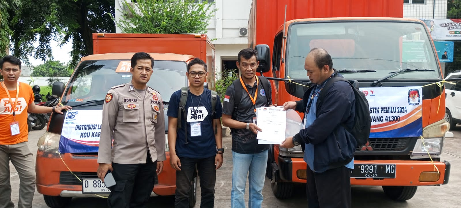 KPUD Karawang Sudah Mulai Mendistribusikan Logistik (Bilik Suara) Di Kecamatan Karawang barat