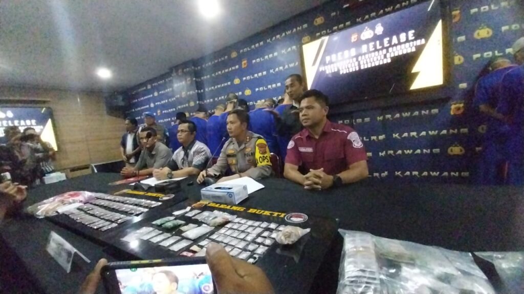Polres Karawang : periode Desember 2023 hingga Januari 2004, mengungkap 19 kasus dan menetapkan 25 tersangka yang berhasil diamankan.