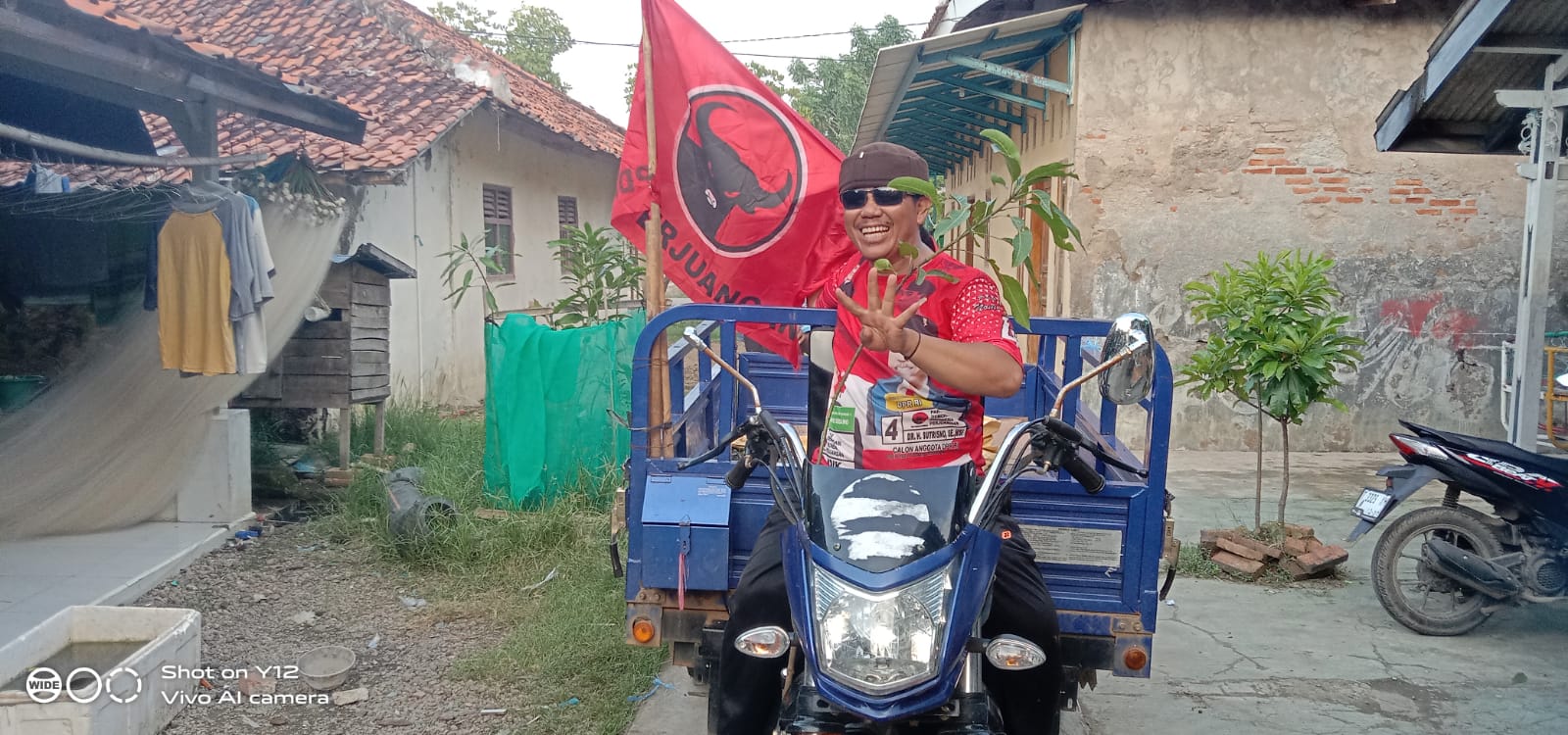 H. Adik DPRD Dari Partai PDI Perjuangan Kabupaten Subang Bagikan Cangkokan Pohon Mangga Di Dusun Sindang Laut Desa Muara