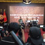 Hotman Paris Hutapea bantahan tegas dan klarifikasi terhadap berita bohong terkait Kementerian Pertahanan RI dalam acara konfrensi Pers