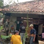 Kades Ciasem Hilir Mista Rangun Tanggap Ketika Ada Laporan Rumah Warganya Yang Ambruk Langsung Respon