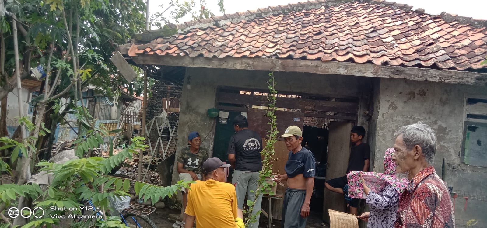 Kades Ciasem Hilir Mista Rangun Tanggap Ketika Ada Laporan Rumah Warganya Yang Ambruk Langsung Respon