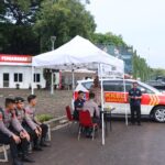 Wujudkan pemilu 2024 aman, damai, dan lancar, si dokkes Polres Metro Jakarta Pusat lakukan cek kesehatan anggota di lapangan