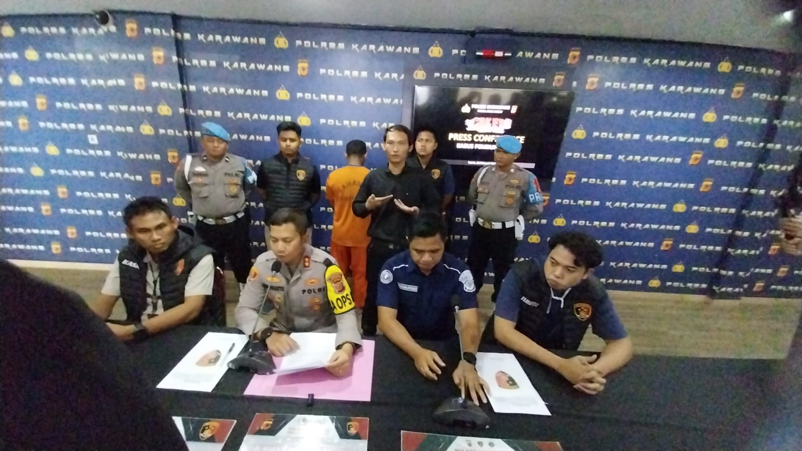 POLRES KARAWANG/POLDA JABAR,mengadakan rilis kasus pembunuhan dan perampokan yang mengakibatkan nyawa melayang