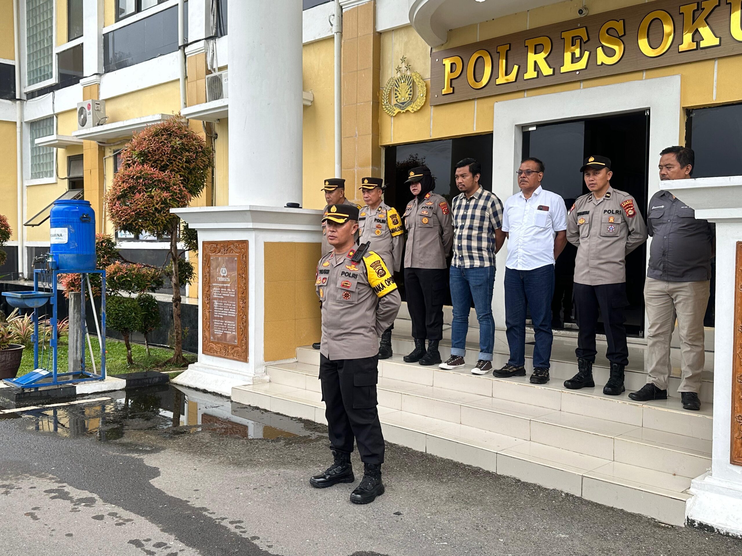 Waka Polres OKU Kompol Yulfikri, S.H Pimpinn Pelepasan Pasukan BKO Brimob Polda Sumsel