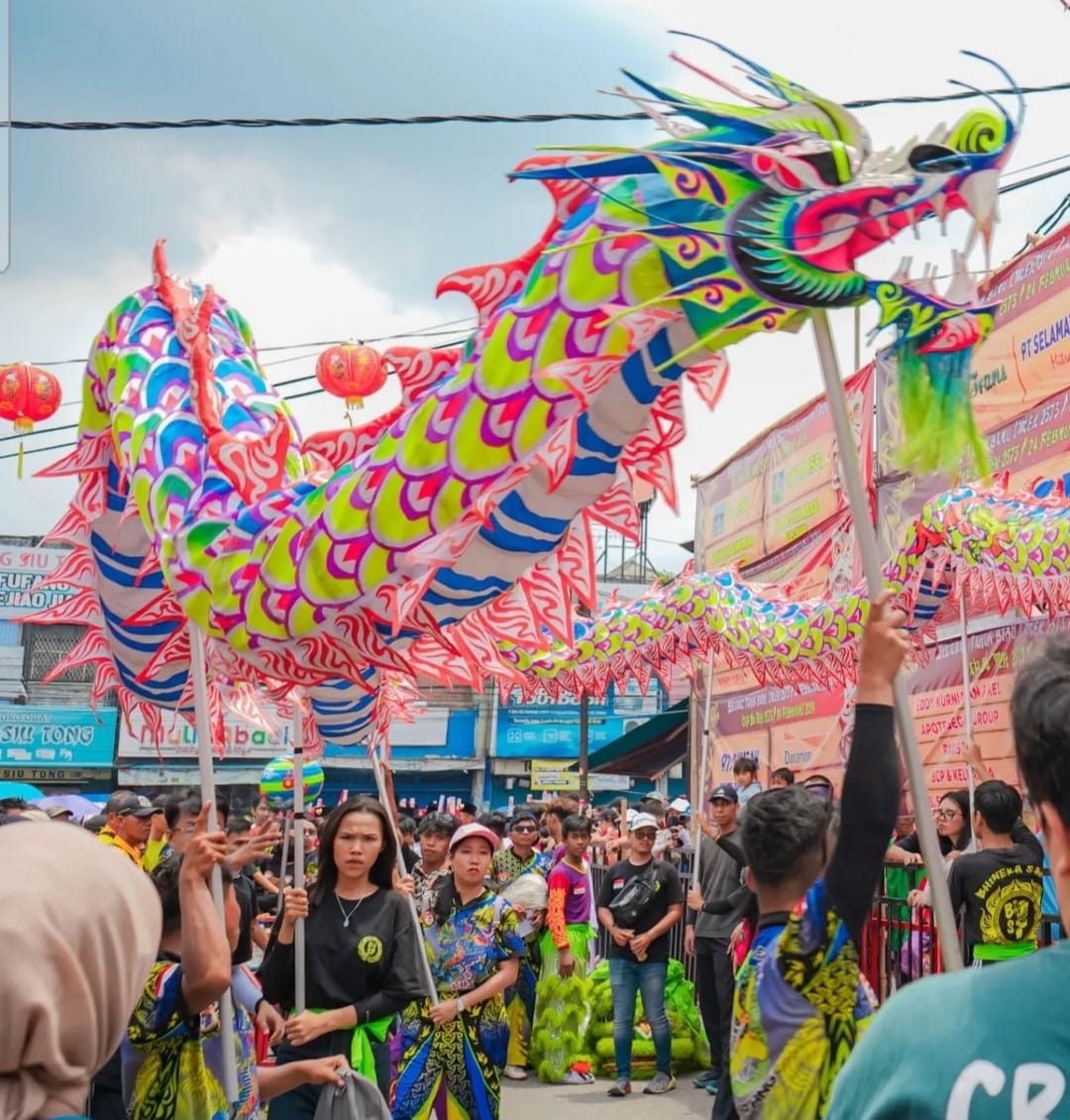 Ribuan masyarakat tumpah ruah meramaikan kirab budaya Cap Go Meh