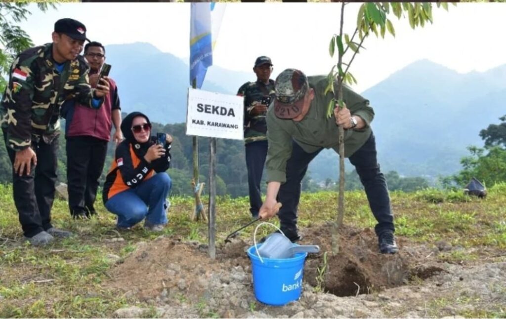 Pemkab Karawang Gelar Upacara Bulan Menanam Pohon Nasional