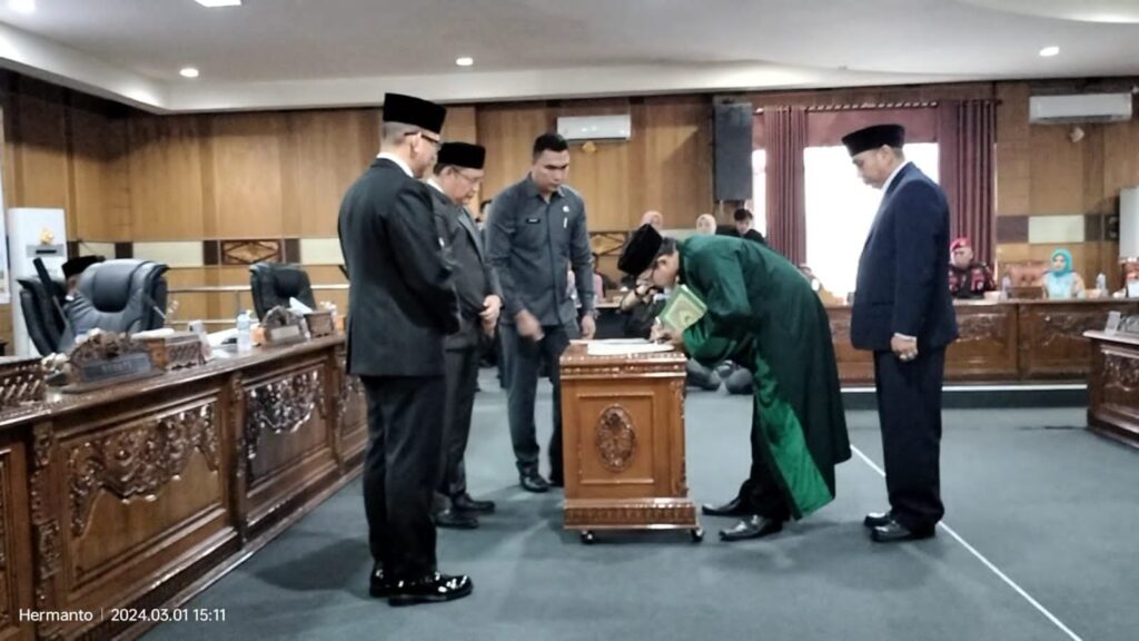 H. Yusirwan, S.IP Resmi Dilantik Sebagai PAW Anggota DPRD Kabupaten OKU