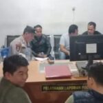 Dua oknum Komisioner Badan Pengawas Pemilu (Bawaslu) OKU, FR dan AK diduga menerima suap dari caleg.