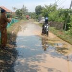 Sepanjang 1,3 KM,Jalan Kabupaten Di Desa Tanjung Tiga Hancur Dan Membuat Banyak Jatuh Korban Karena Jatuh