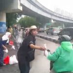 Jurnalis Bagikan Takjil: Solidaritas untuk Masyarakat Tak Kunjung Padam di Jakarta Utara