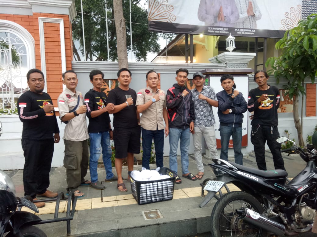 DPC LSM ELANG MAS Kab. Majalengka Adakan Giat Sosial Berbagi Takjil di bulan Ramadhan