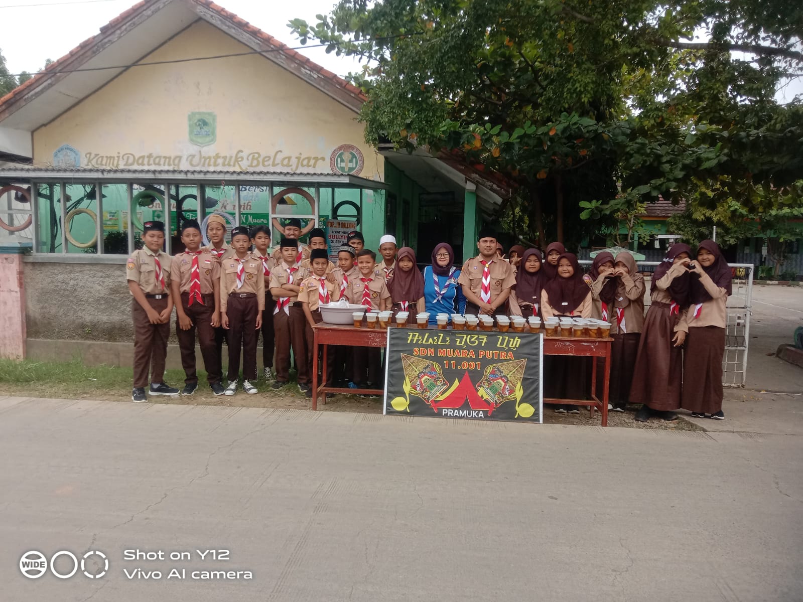 Di Bulan Puasa Penuh Berkah Para Guru Dan Siswa SDN Muara Kecamatan Blanakan Berbagi Takjil