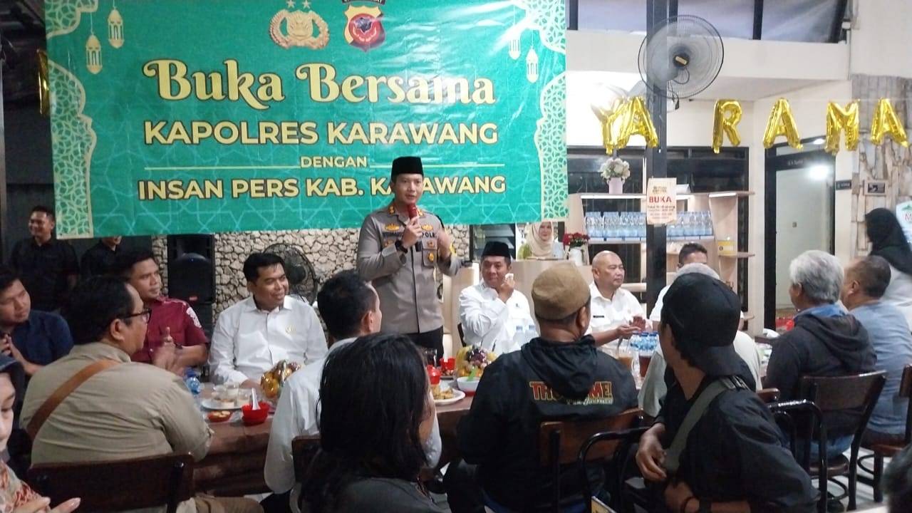 Kapolres Karawang AKBP Wirdhanto Hadicaksono mengelar acara buka puasa bersama dengan para insan press