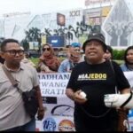 Gabungan wartawan kabupaten Karawang lakukan giat bagi takjil