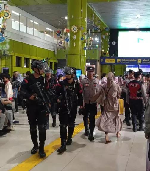 96 Personil Gabungan Amankan Arus Balik Lebaran Di Stasiun Gambir Dan Stasiun Pasar Senin