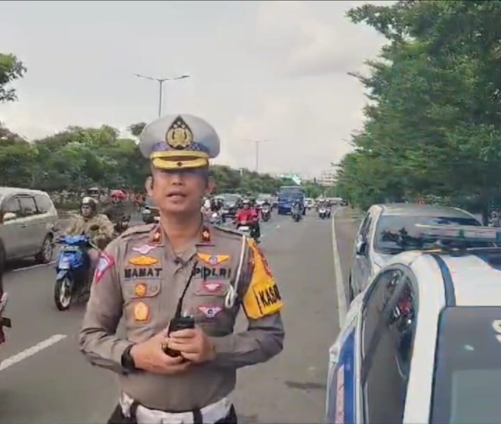 Kasat Lantas Polrestabes Makassar Turun Langsung Kejalan Melakukan Giat Memantau Arus Lalulintas