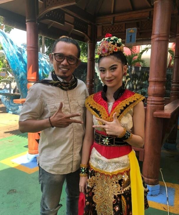 Dinas Pariwisata dan Budaya bekerja sama dengan Ekonomi Kreatif mengadakan bermacam perlombaan dalam menyambut Hari Tari Sedunia