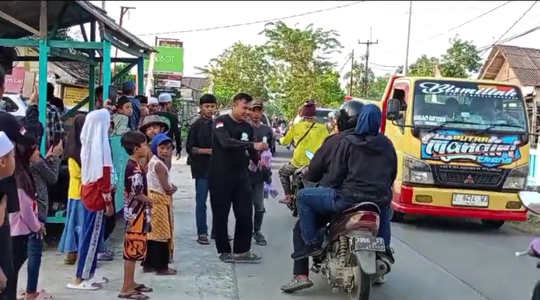 Berkah Ramadhan: Kemaslahatan Umat Bagikan 500 Paket Takjil