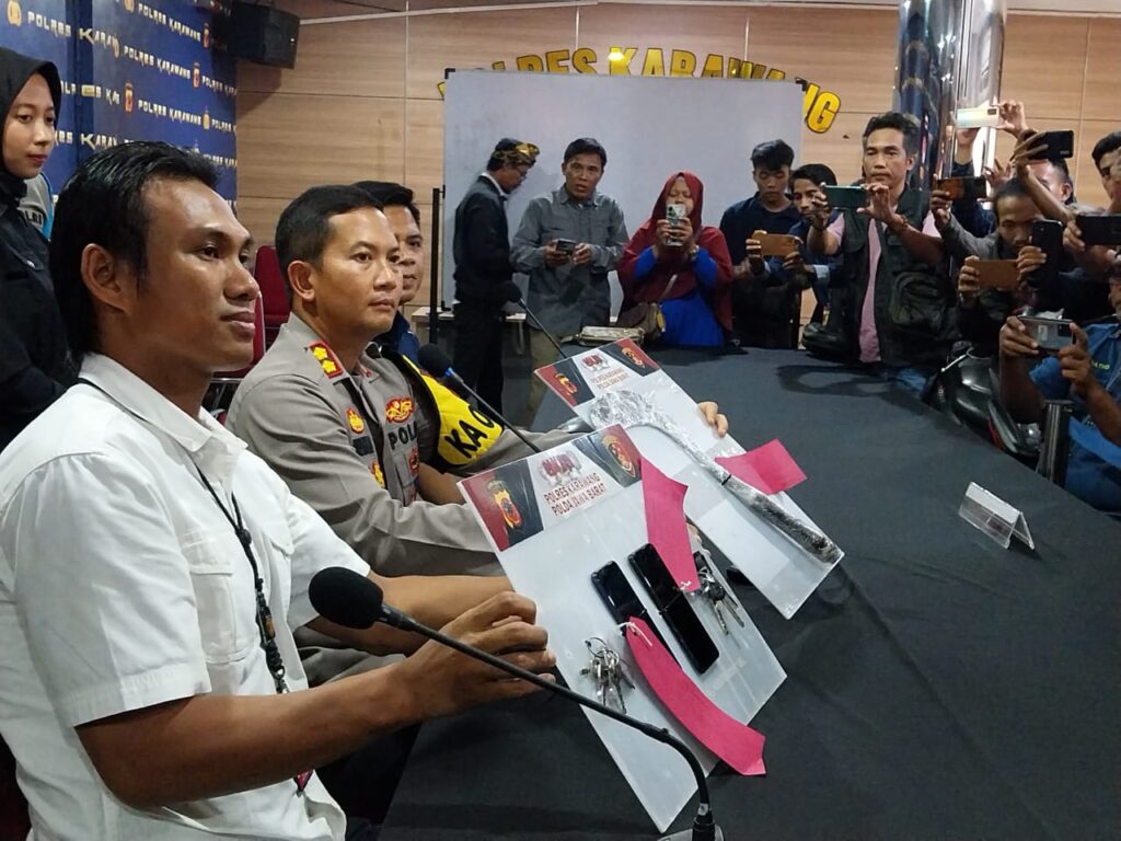 Polres Karawang AKBP Wirdhanto Hadiwicakso, SIK. menjelaskan terkait kasus pembunuhan berencana yang terjadi di desa Sukamulya Jomin Timur