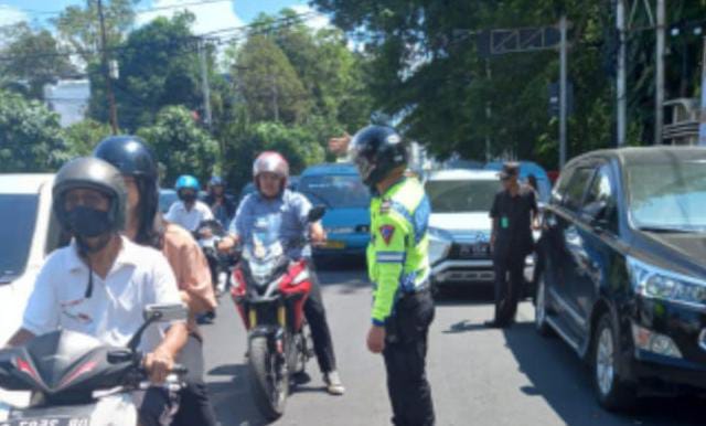 Sat Lantas Polresta Manado Terus Tingkatkan Keamanan dan Kelancaran Arus Lalu Lintas dengan Kegiatan Rutin Turjawali