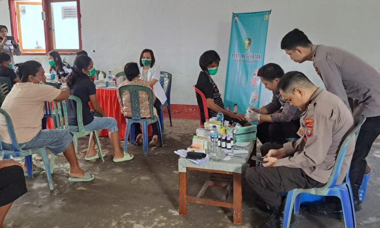 Kapolsek Mapanget Dampingi Tim Kesehatan Polresta Manado dalam Bakti Sosial di Kelurahan Paniki Bawah