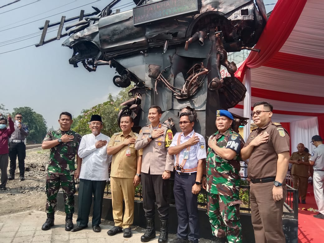 Acara peresmian monumen perlintasan kereta api diresmikan oleh Bupati beserta porkopimda